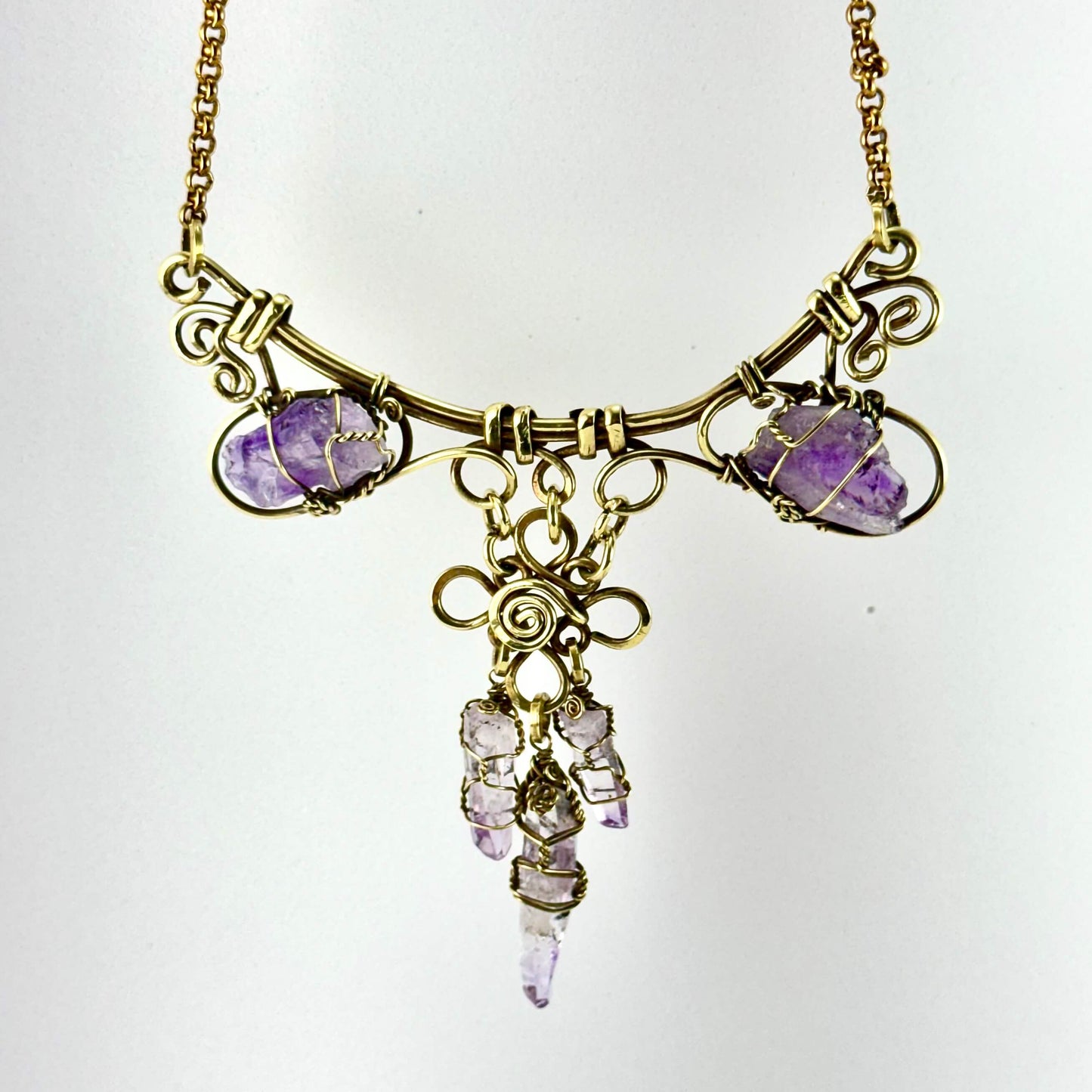Collar de Amatistas rústicas en latón