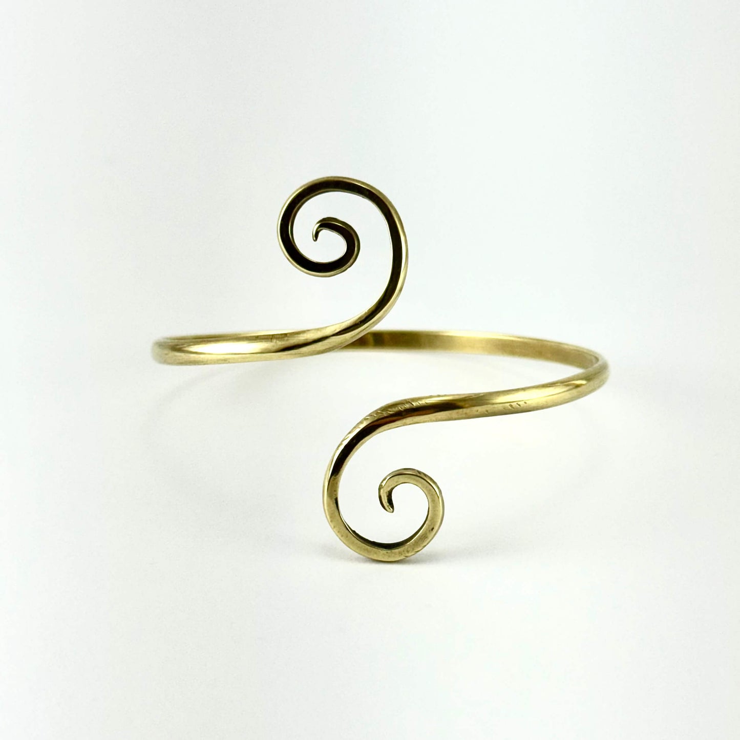 Pulsera de latón sencilla