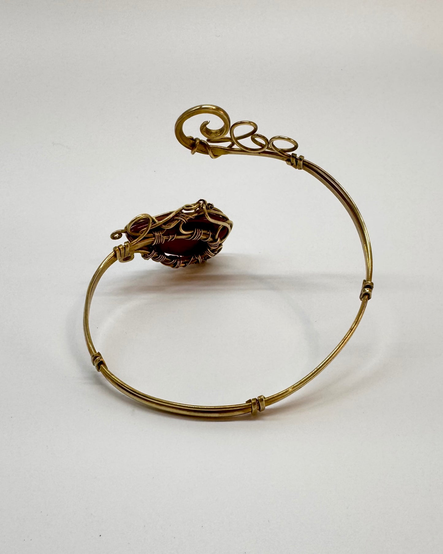 Bracelet de bras en jaspe rouge