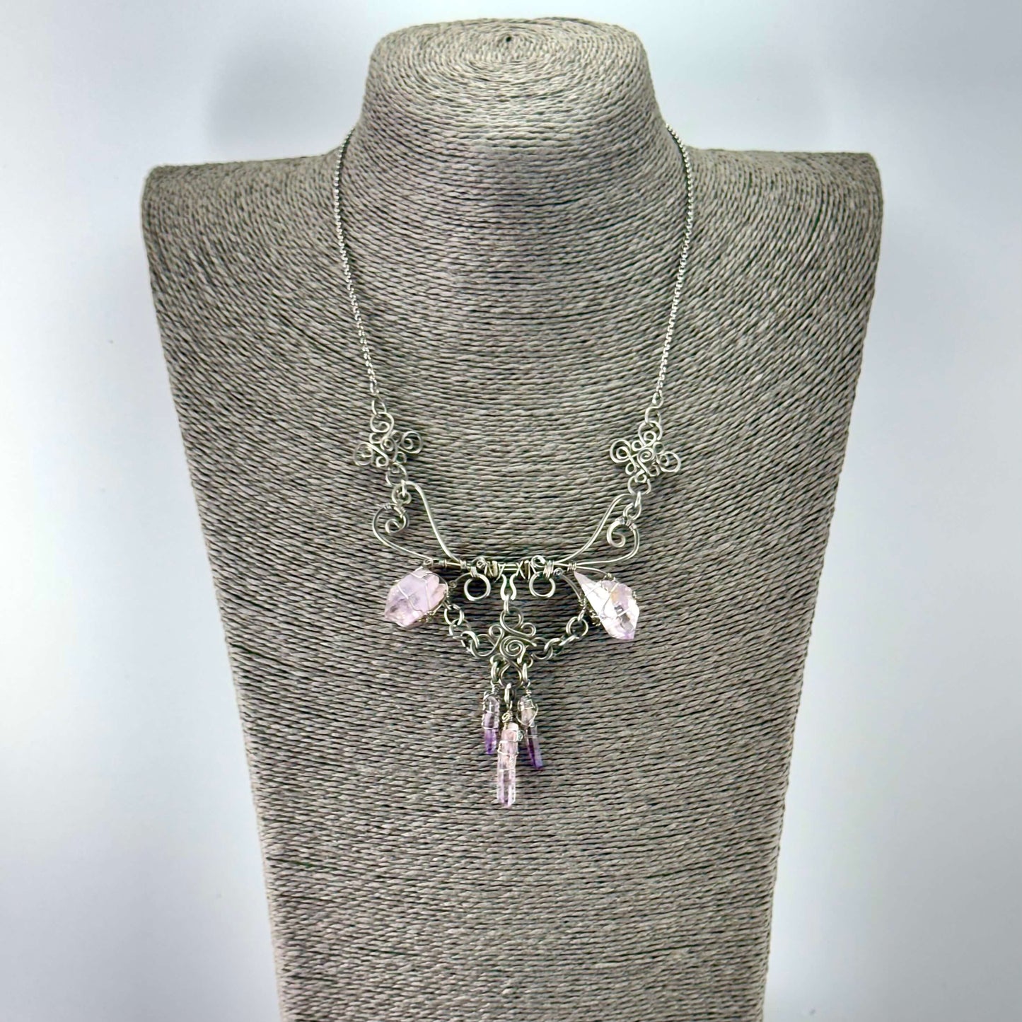 Collar de acero inoxidable con Amatistas rústicas