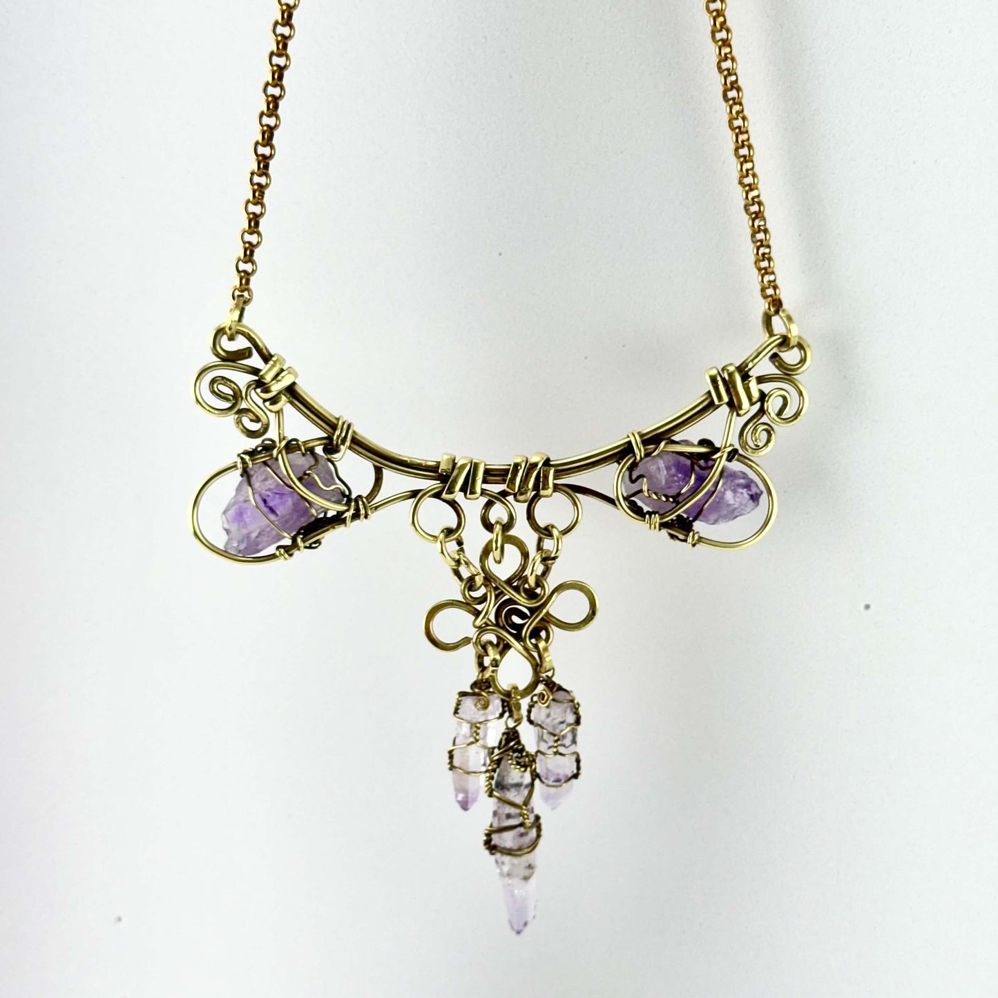 Collar de Amatistas rústicas en latón