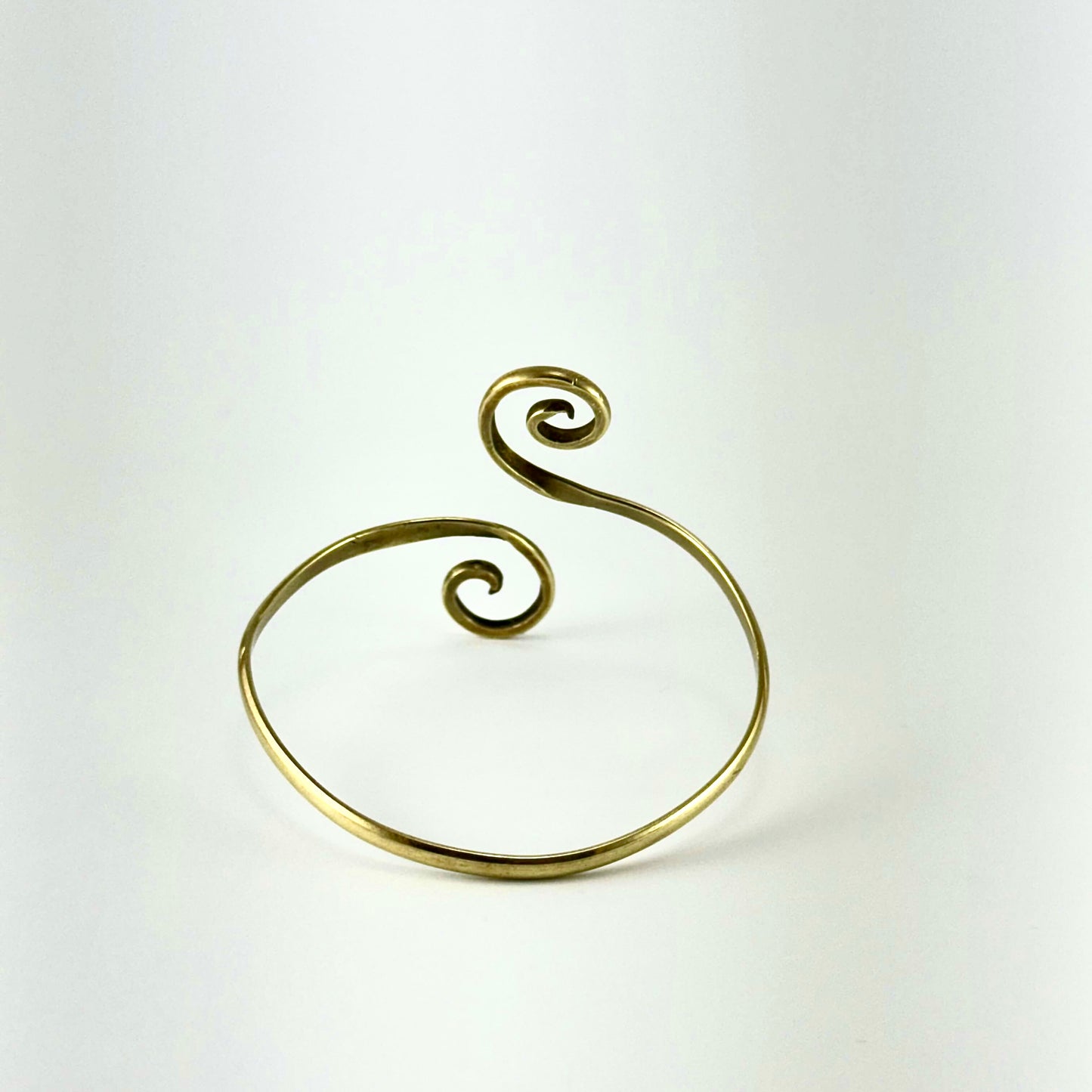 Pulsera de latón sencilla