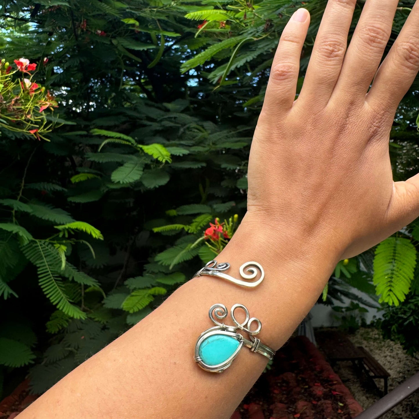 Pulsera de Howlita en alpaca