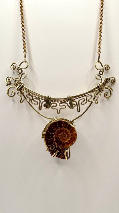 قلادة أمانويت من النحاس الأصفر