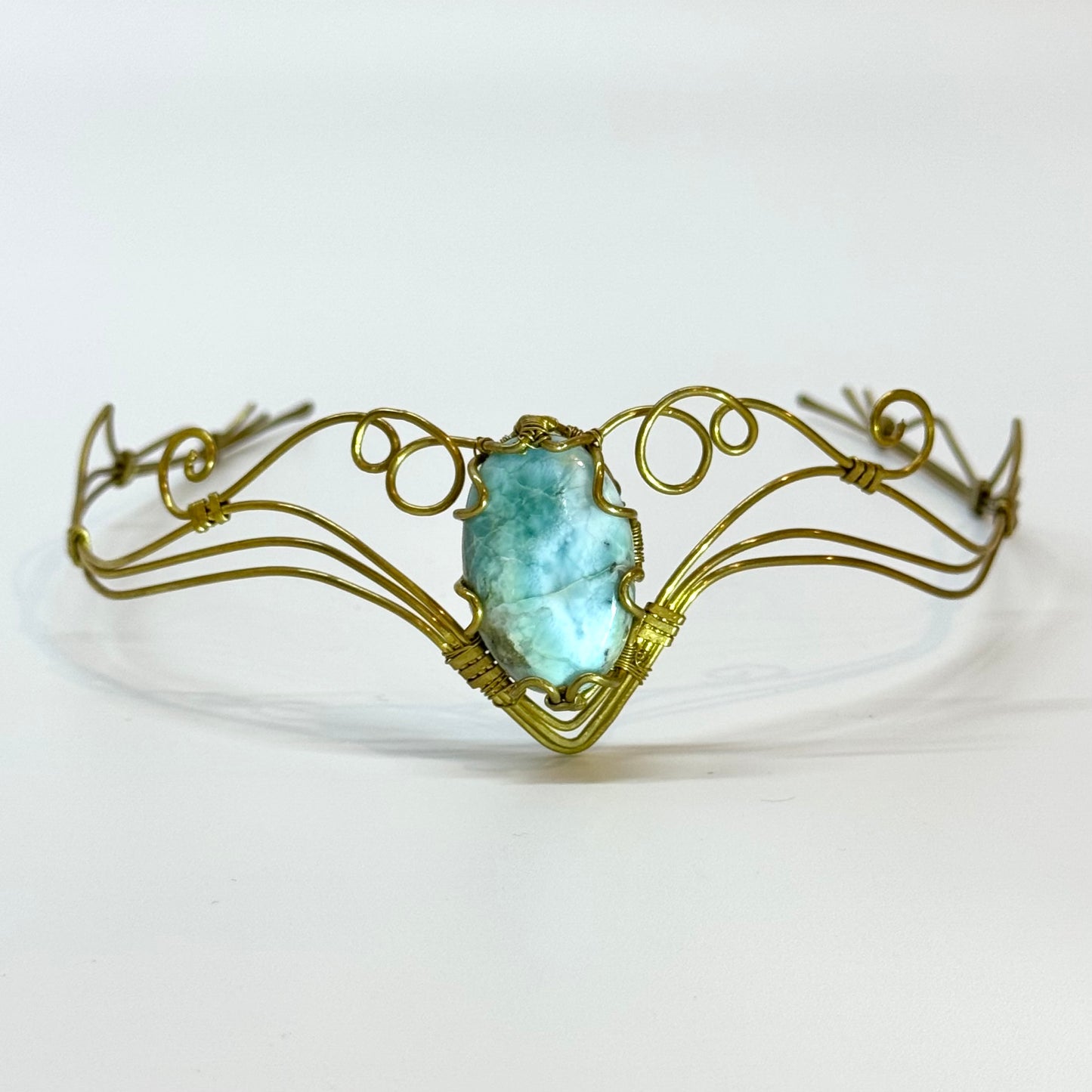 Tiara de Larimar en latón