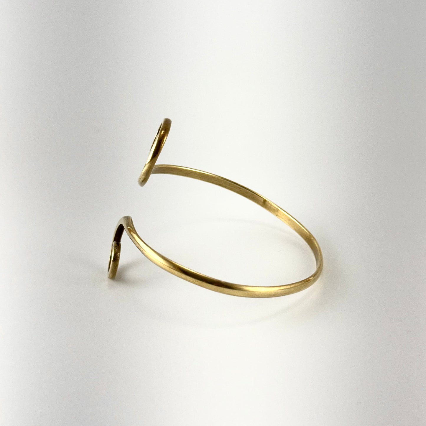 Pulseras de latón ajustables
