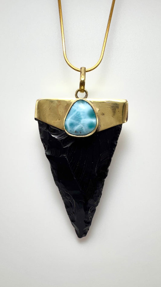 Colgante de Flecha de obsidiana con Larimar.