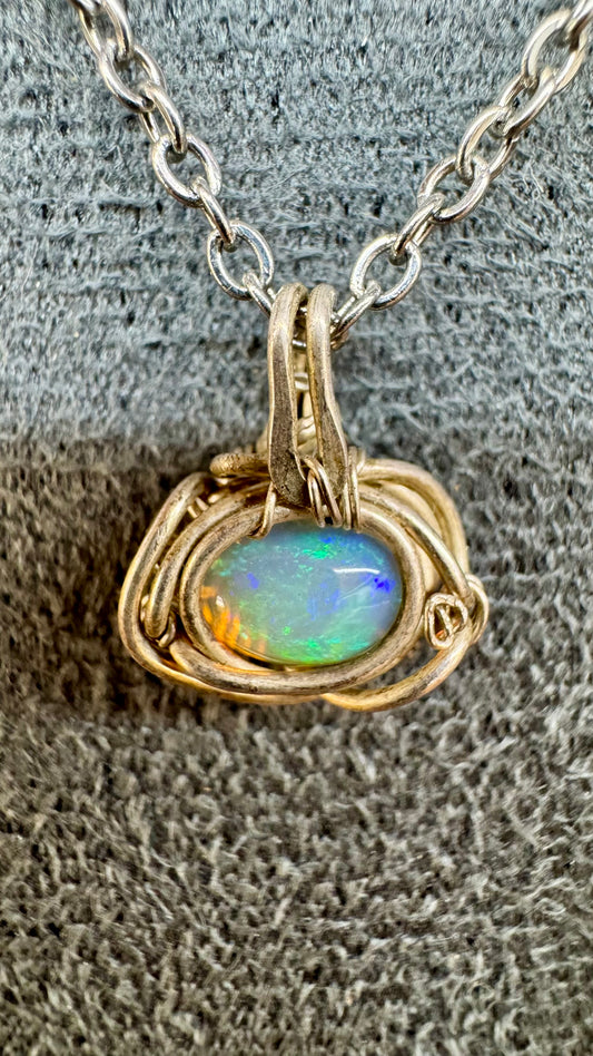 Colgante de ópalo etíope. Plata 950