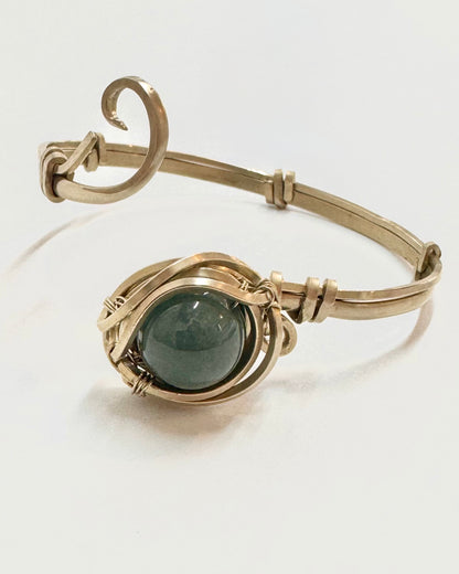 Blaues Kugel-Jadeitarmband in Alpaka