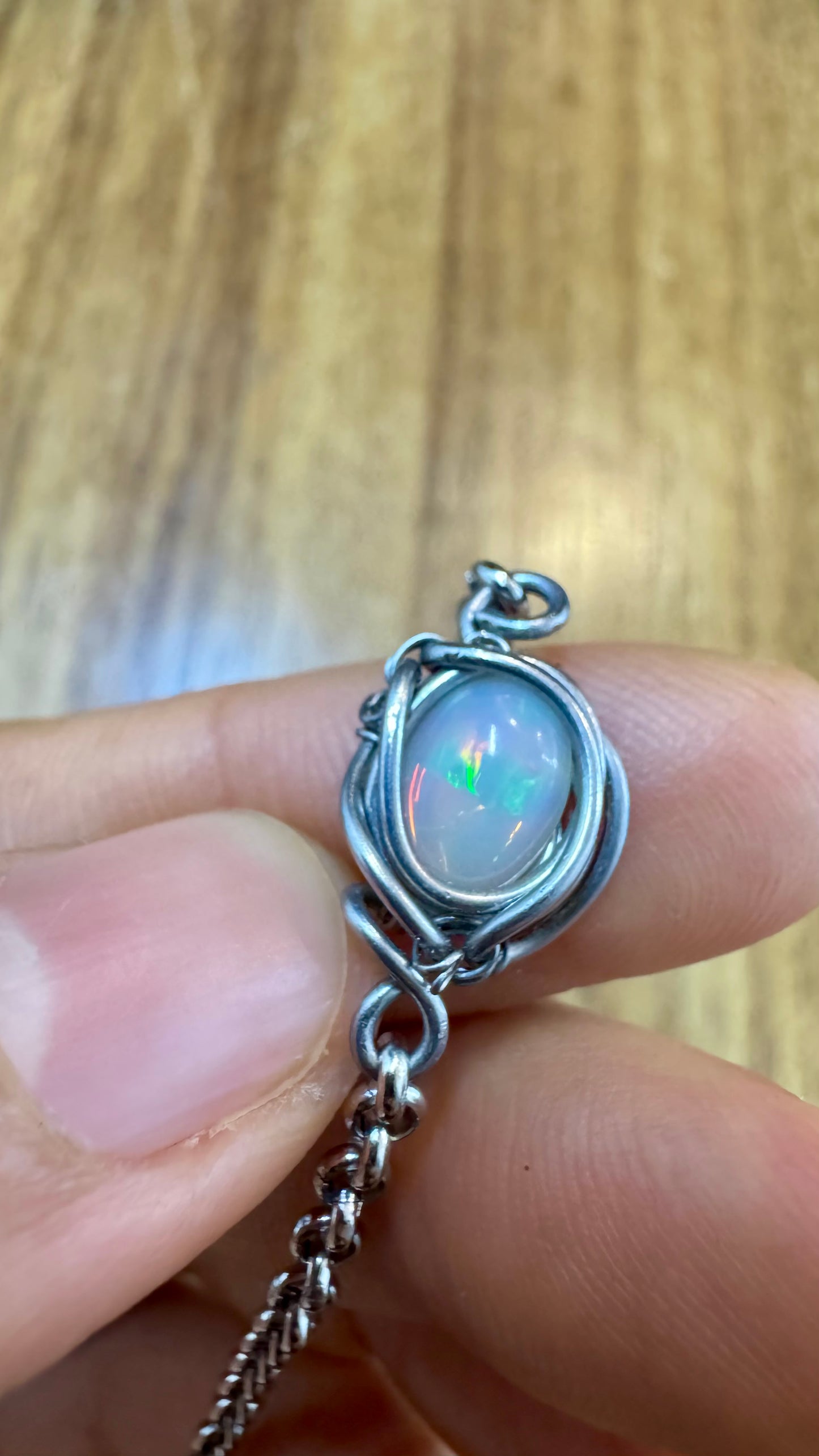 Pulsera de ópalo etíope en acero inoxidable