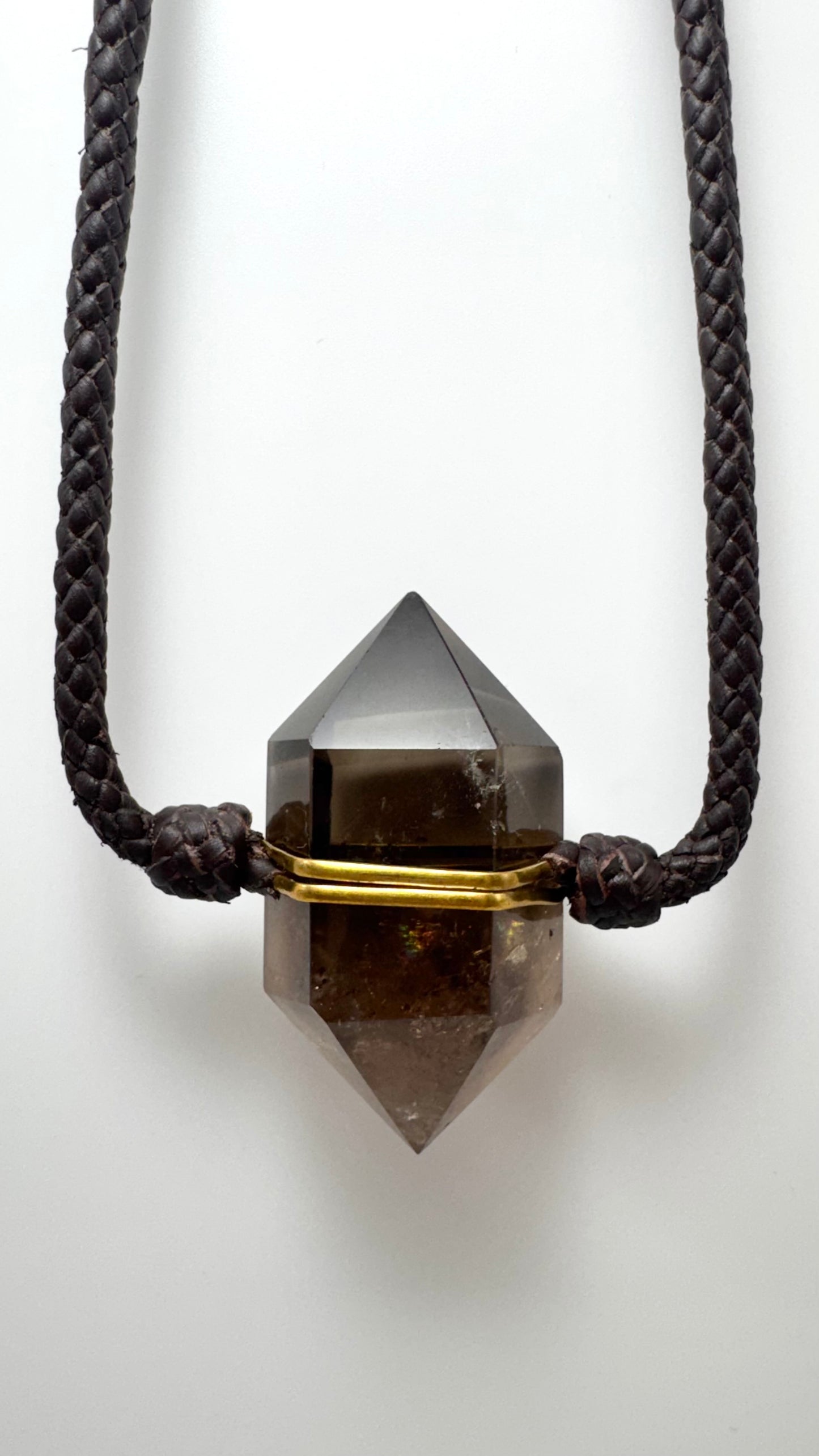 Collar de Cuarzo Ahumado con trenza de cuero
