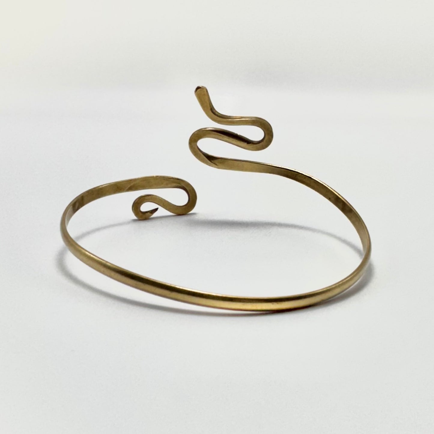 Pulseras de latón ajustables