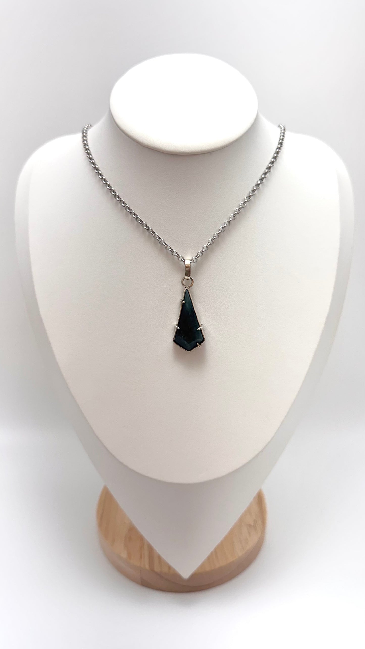 Dije de Jadeíta Azul en Plata