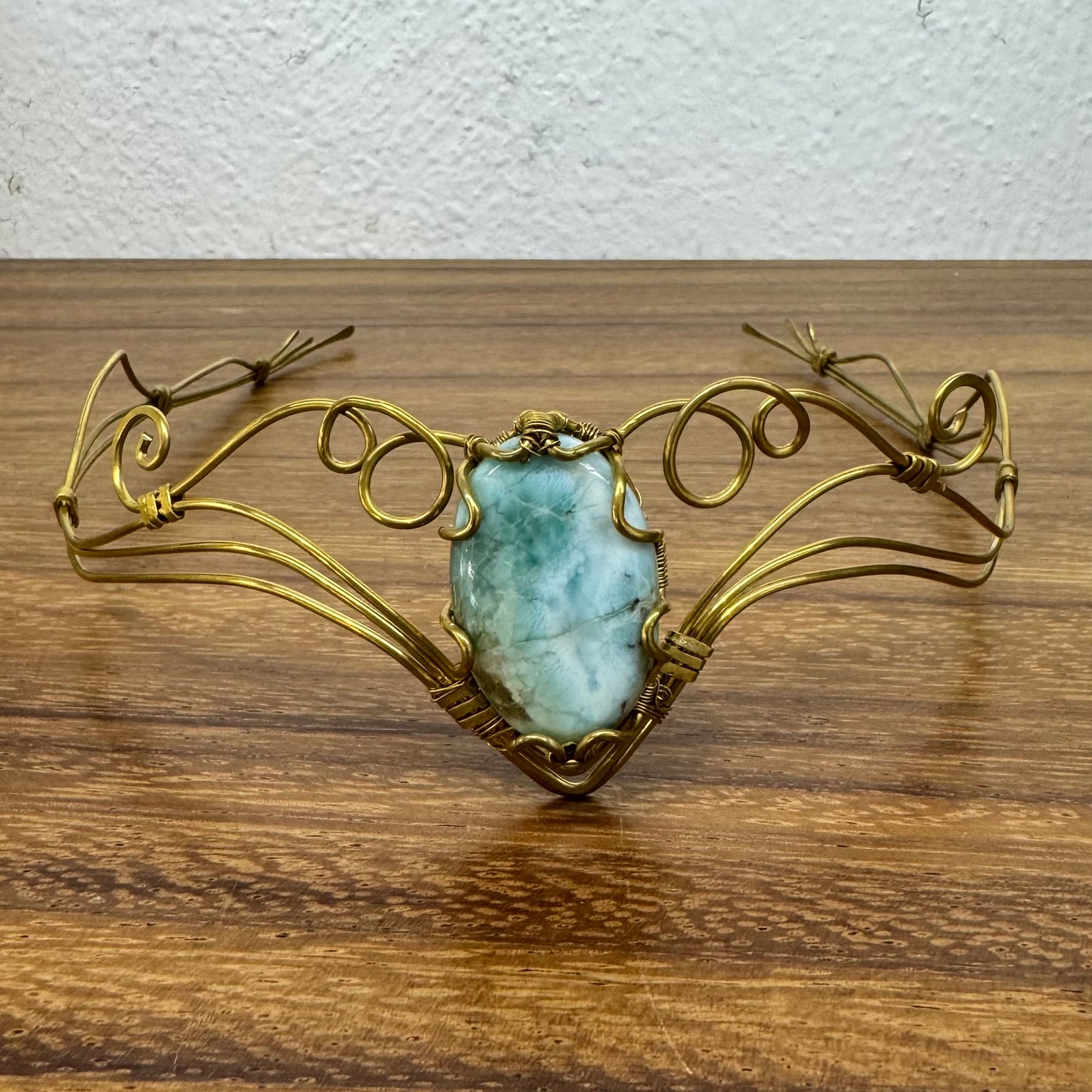 Tiara de Larimar en latón