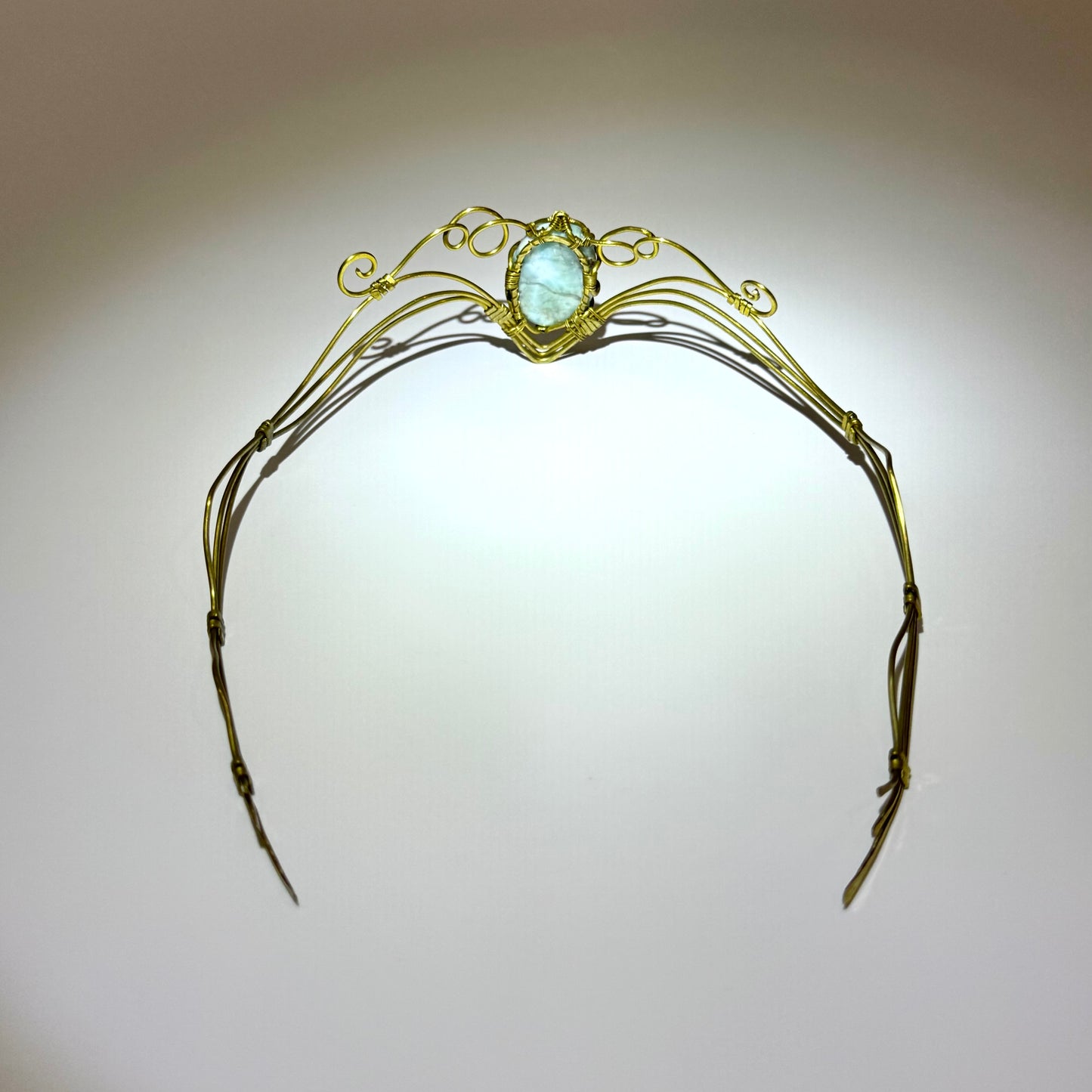 Tiara de Larimar en latón