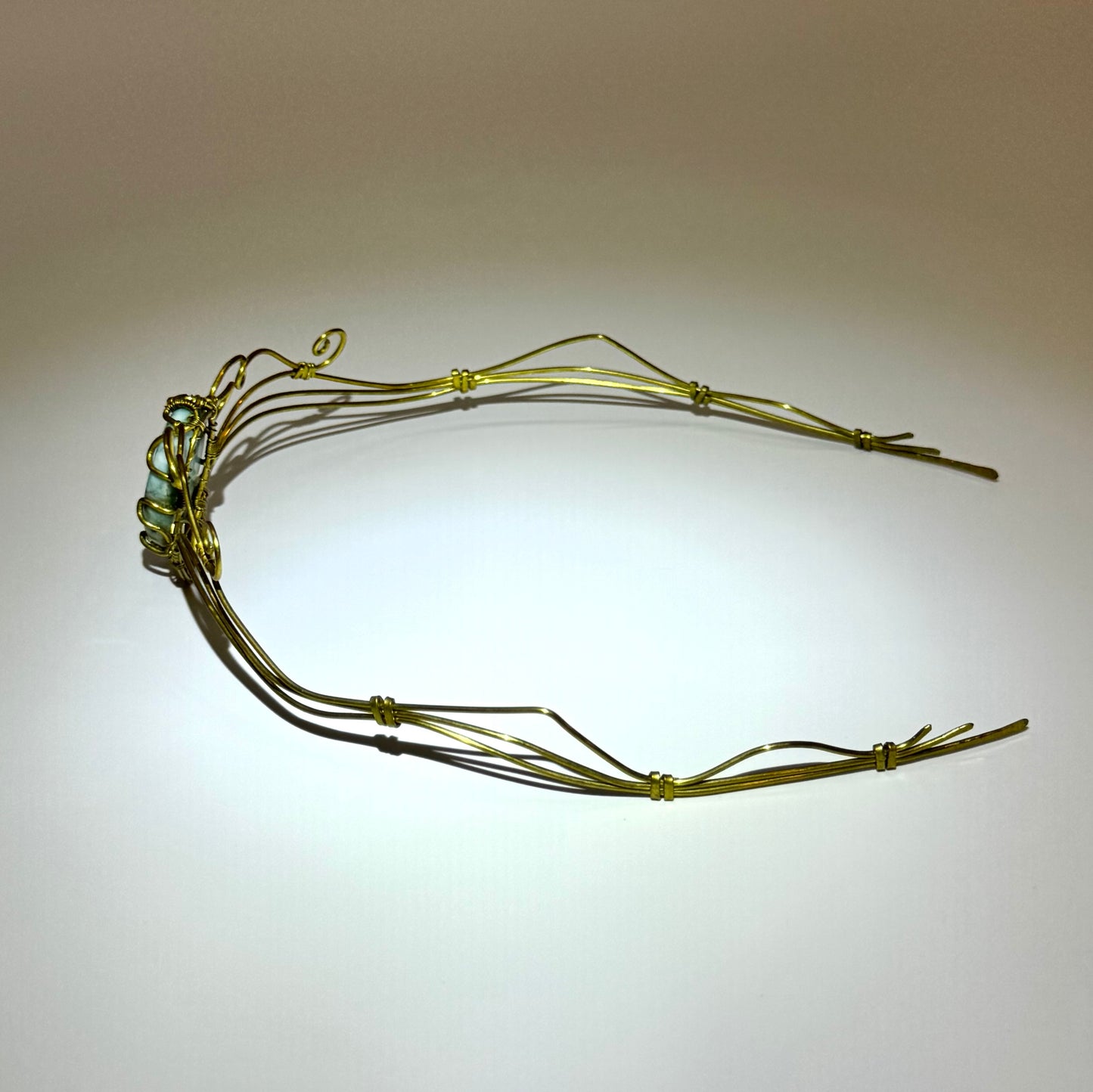 Tiara de Larimar en latón