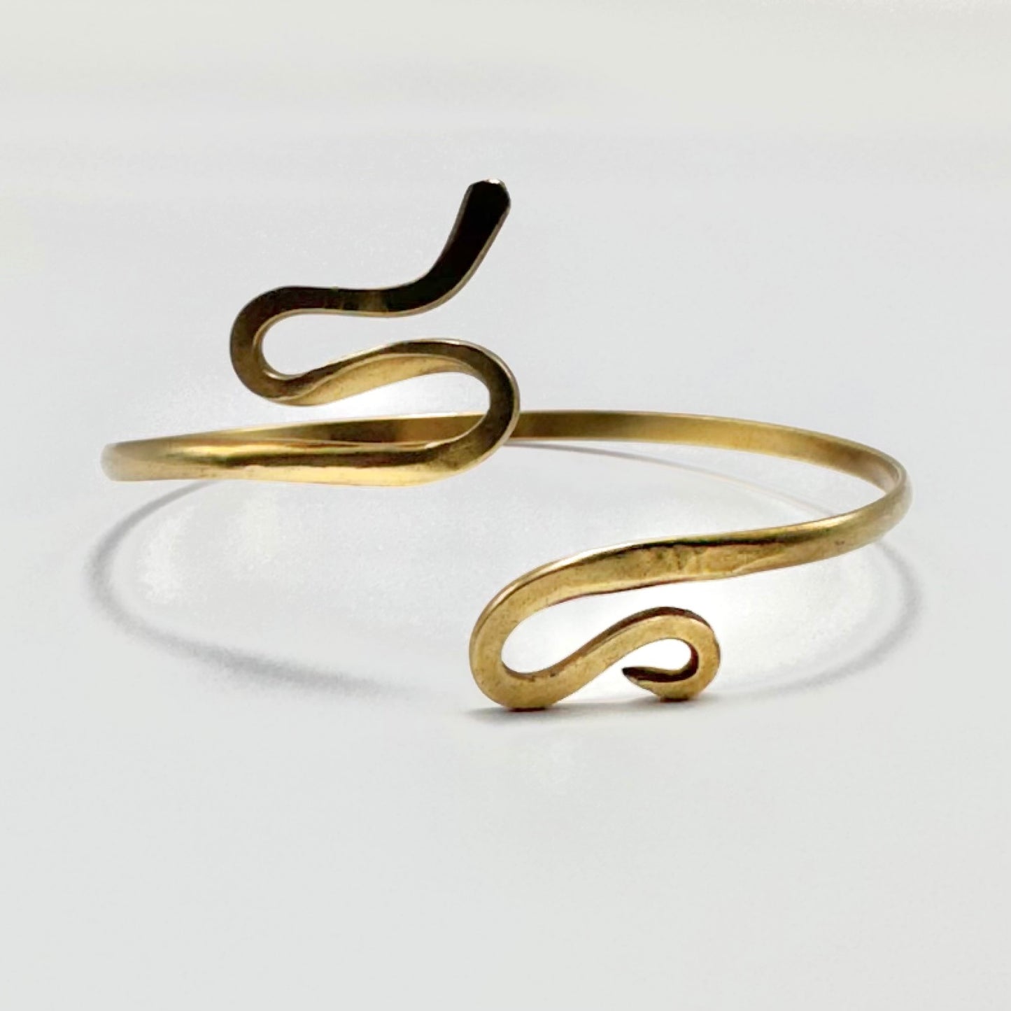 Pulseras de latón ajustables