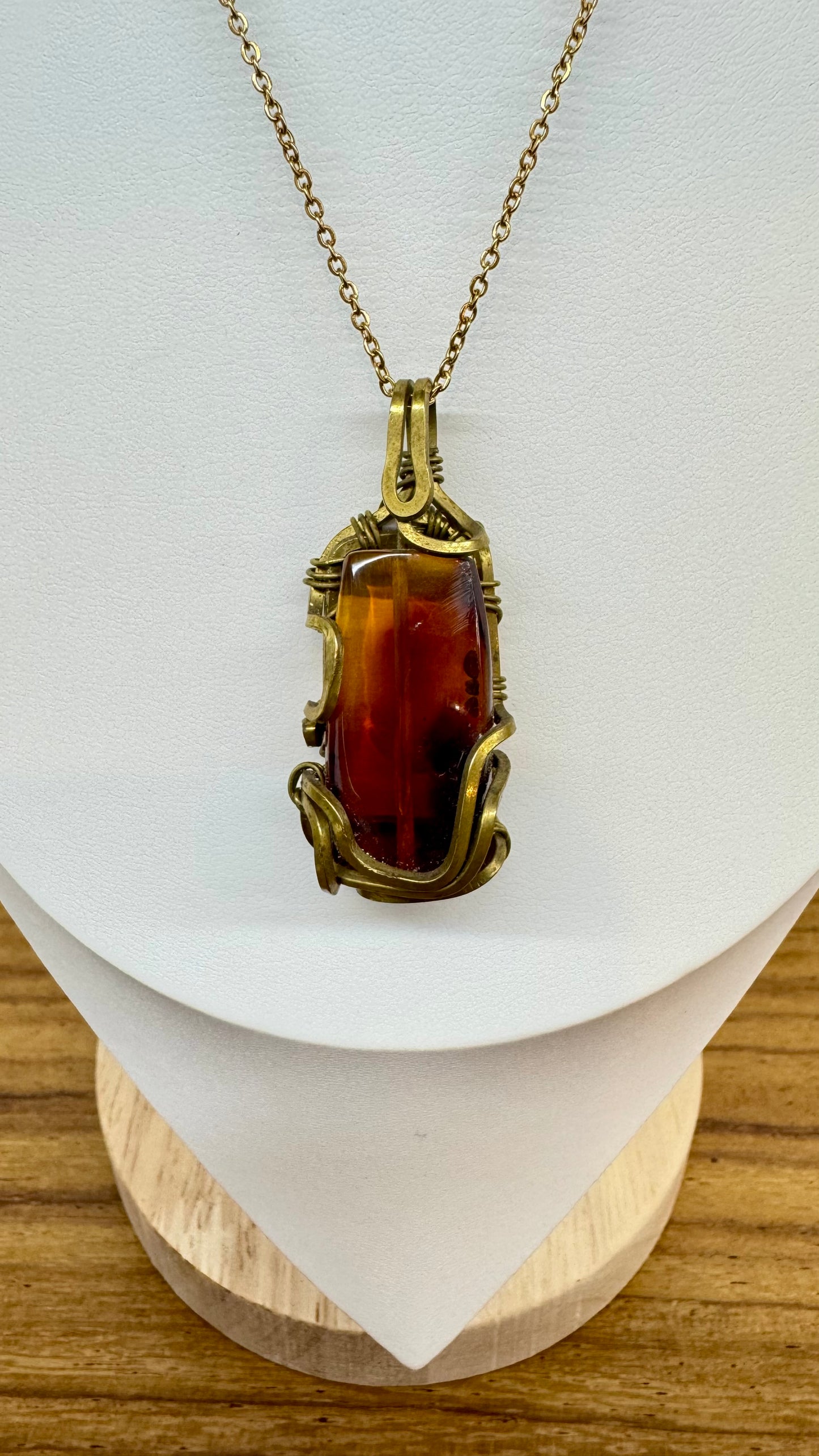 Colgante rectangular de ámbar rojo