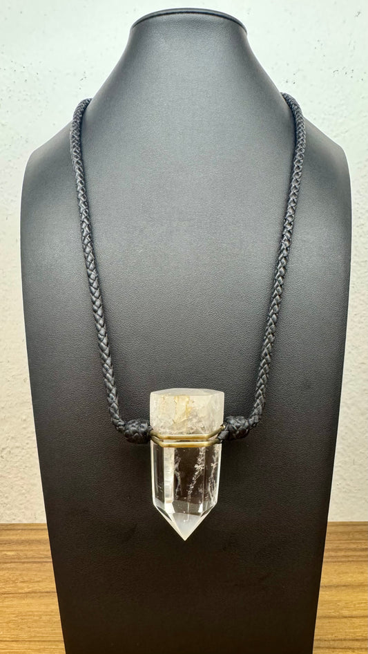 Collar de Cuarzo cristalino con cuero