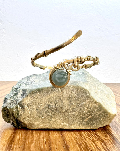 Pulseira de jade azul redonda. Alpaca