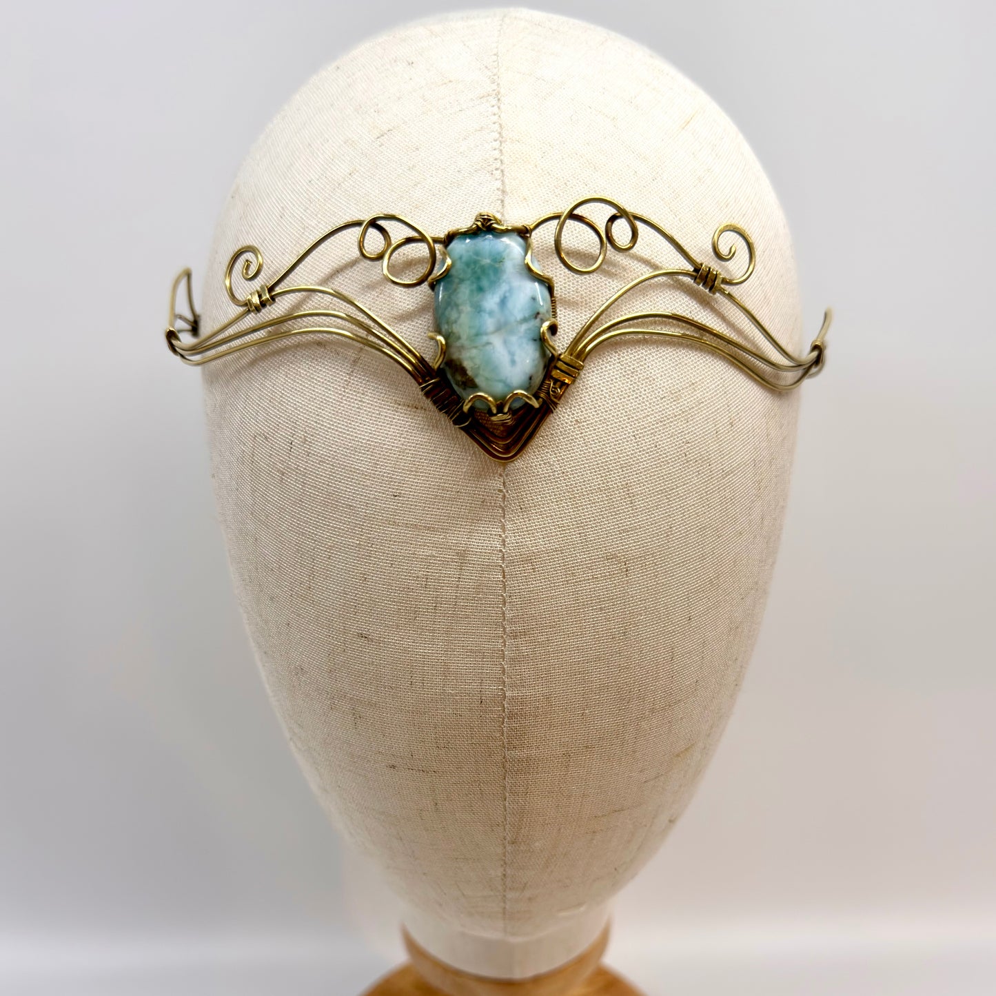 Tiara de Larimar en latón