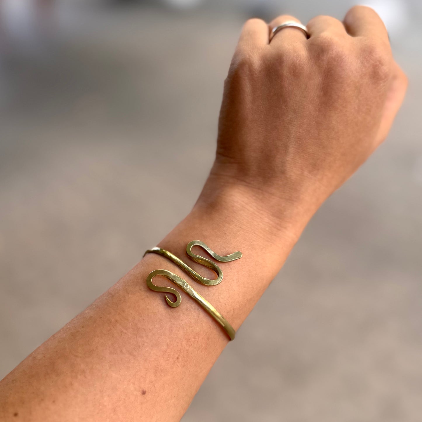 Pulseras de latón ajustables
