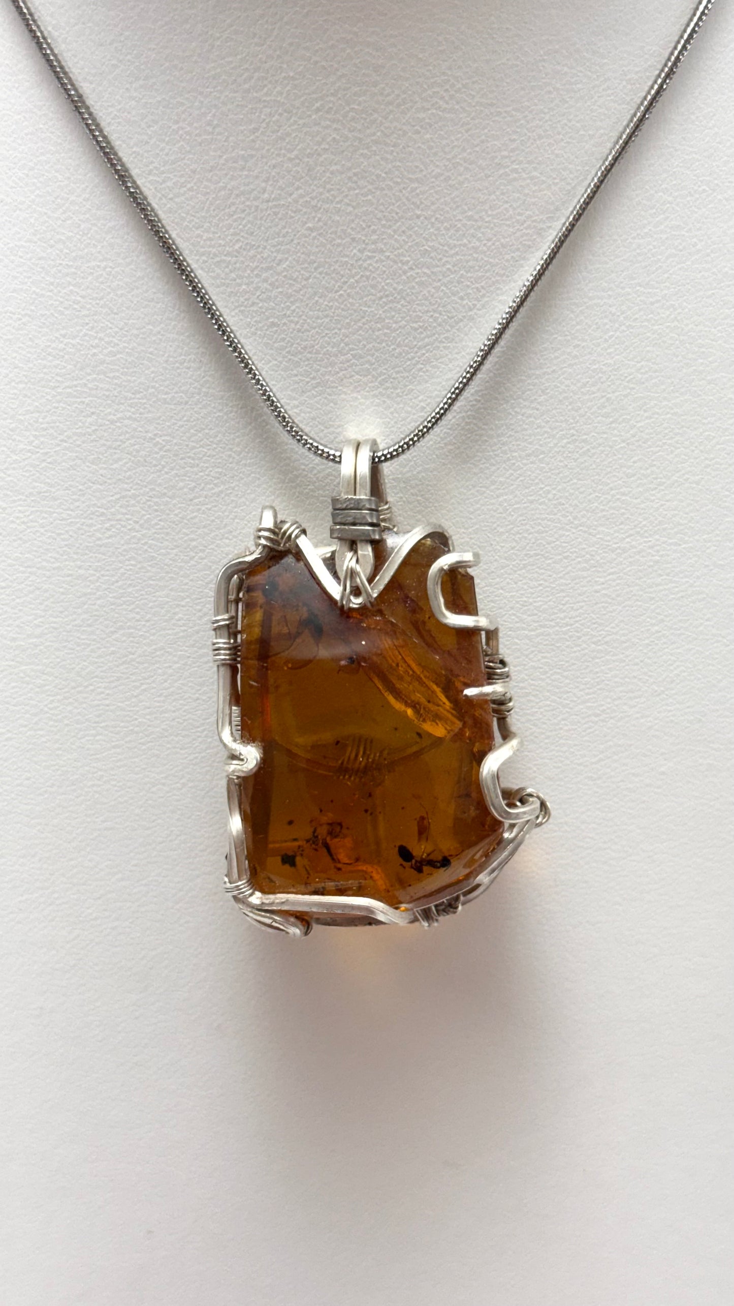 Ámbar con 3 Insectos. Plata wire wrap