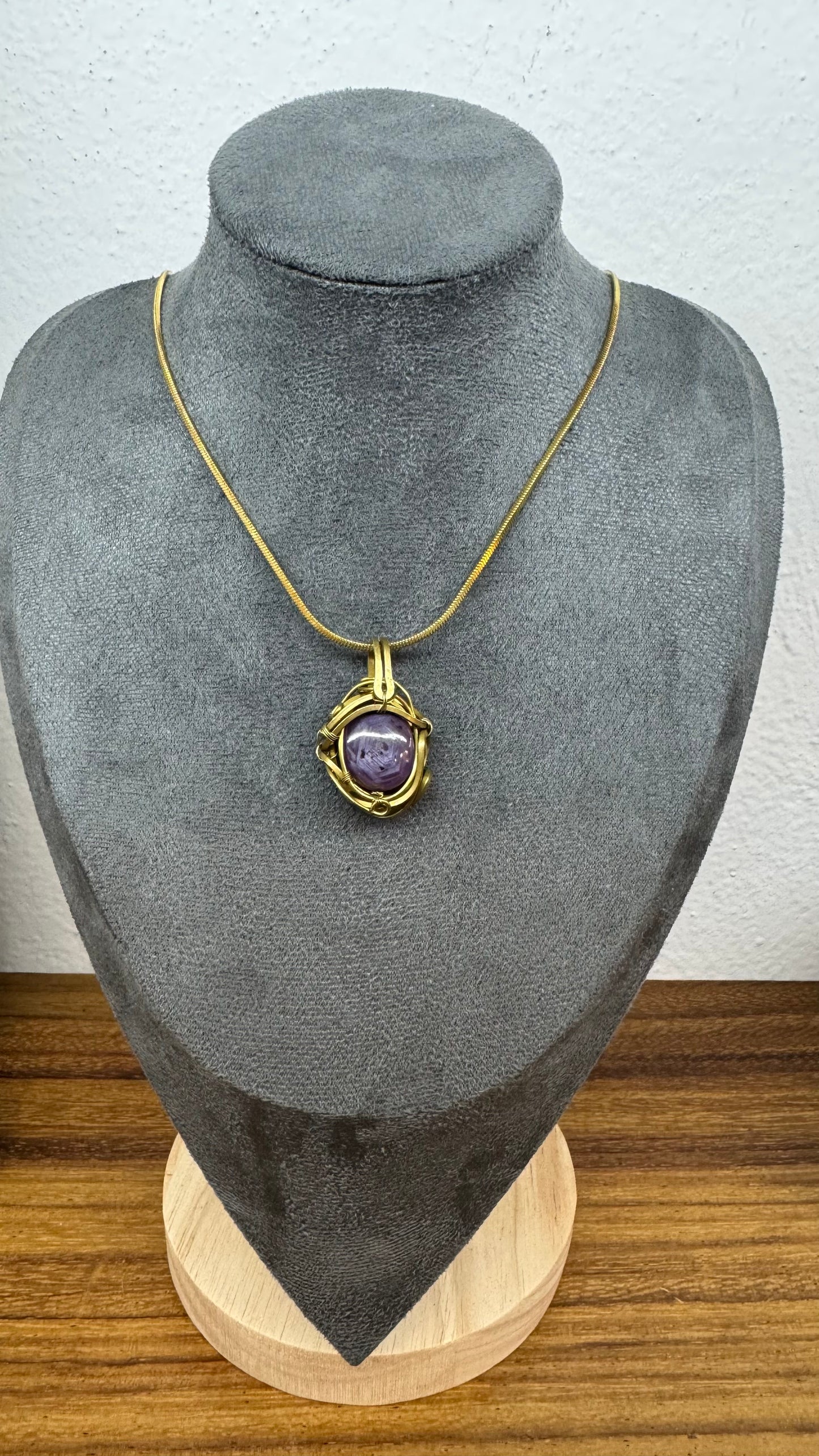 Colgante de Zafiro morado estrella