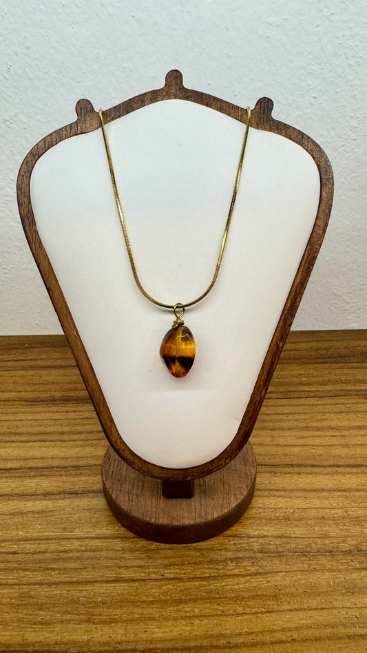 Dije de ámbar rojo pequeño