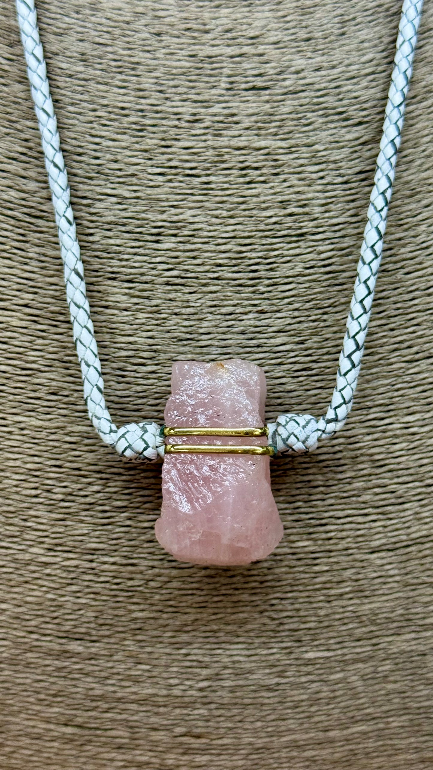 Collar de Cuarzo Rosa en bruto