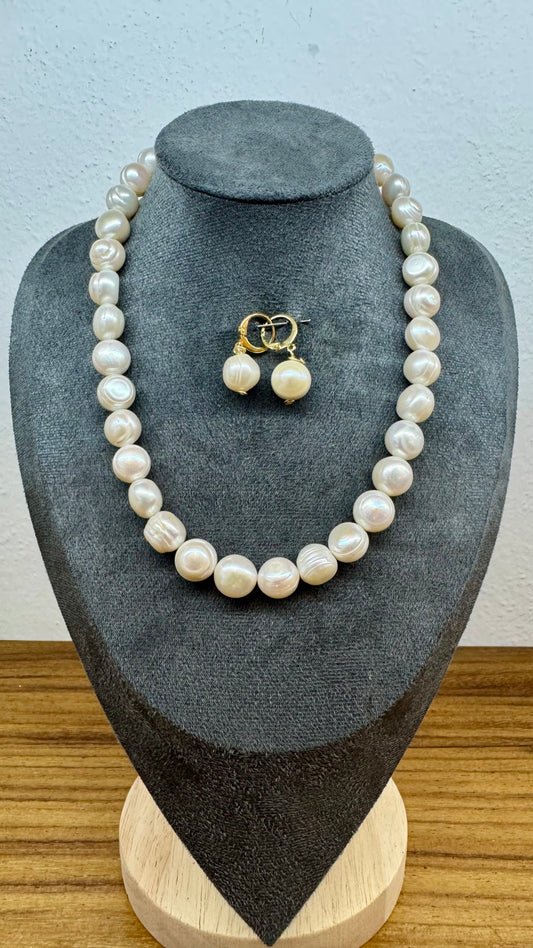 Collar de perlas de río con aretes