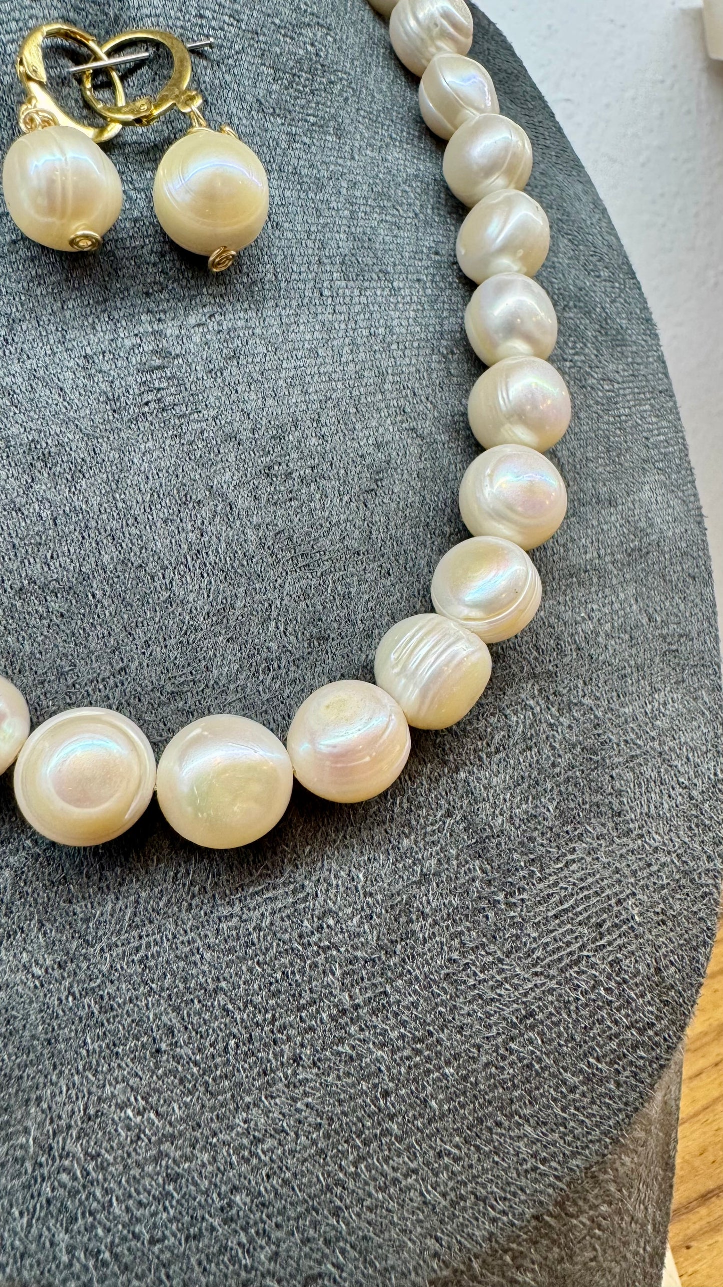 Collar de perlas de río con aretes