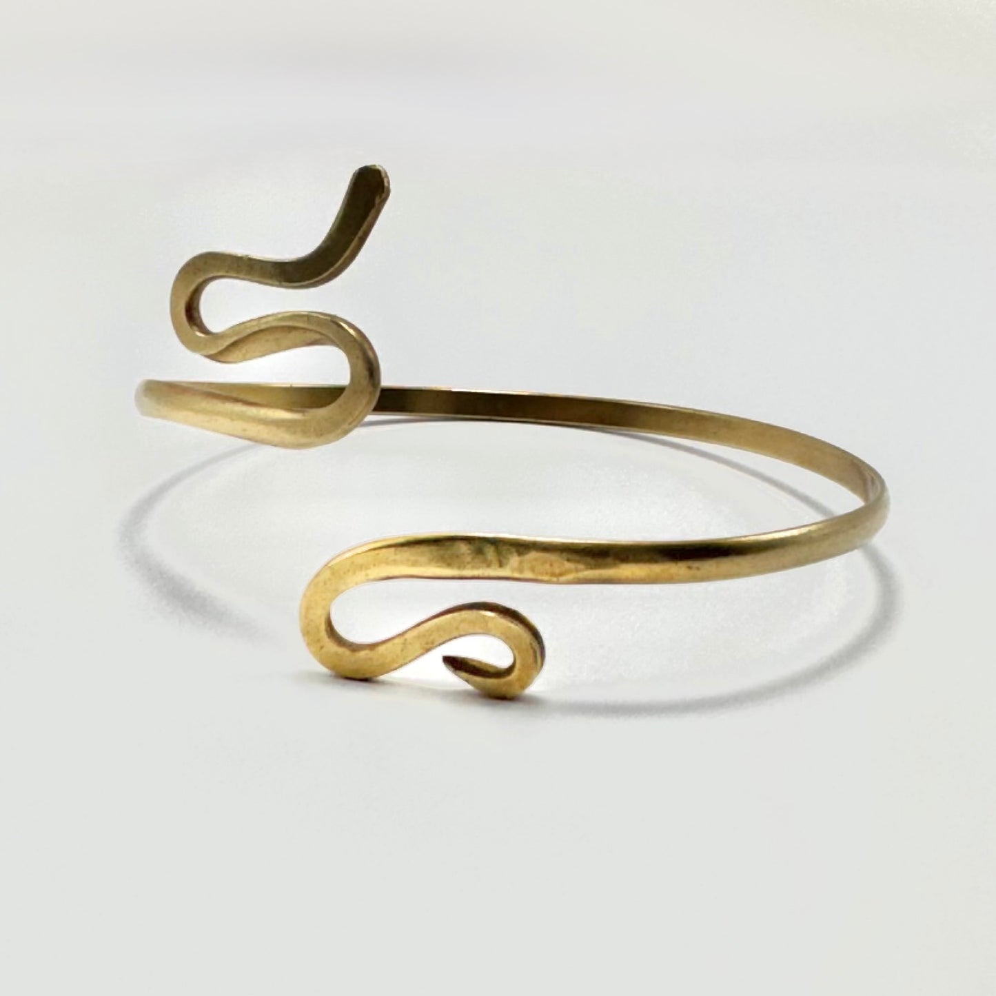 Pulseras de latón ajustables
