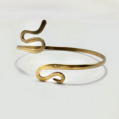 Pulseras de latón ajustables