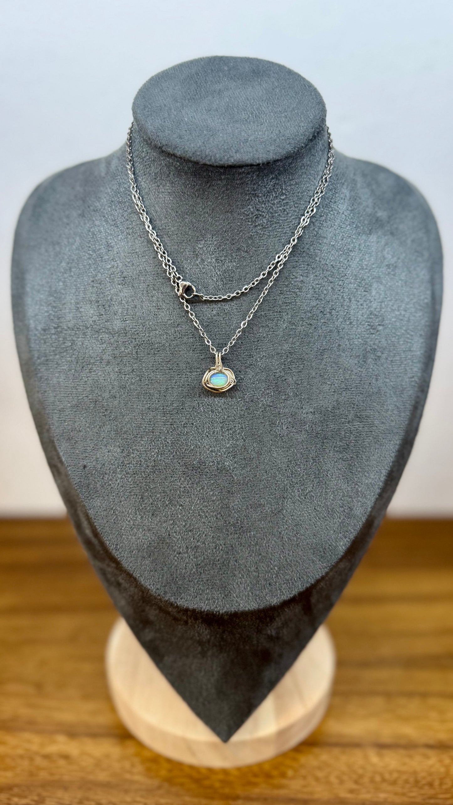 Colgante de ópalo etíope. Plata 950