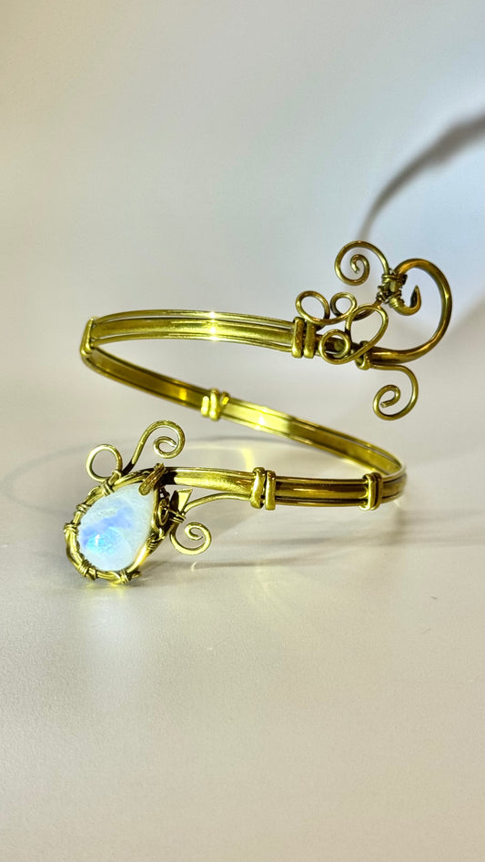 Brazalete de brazo de piedra luna