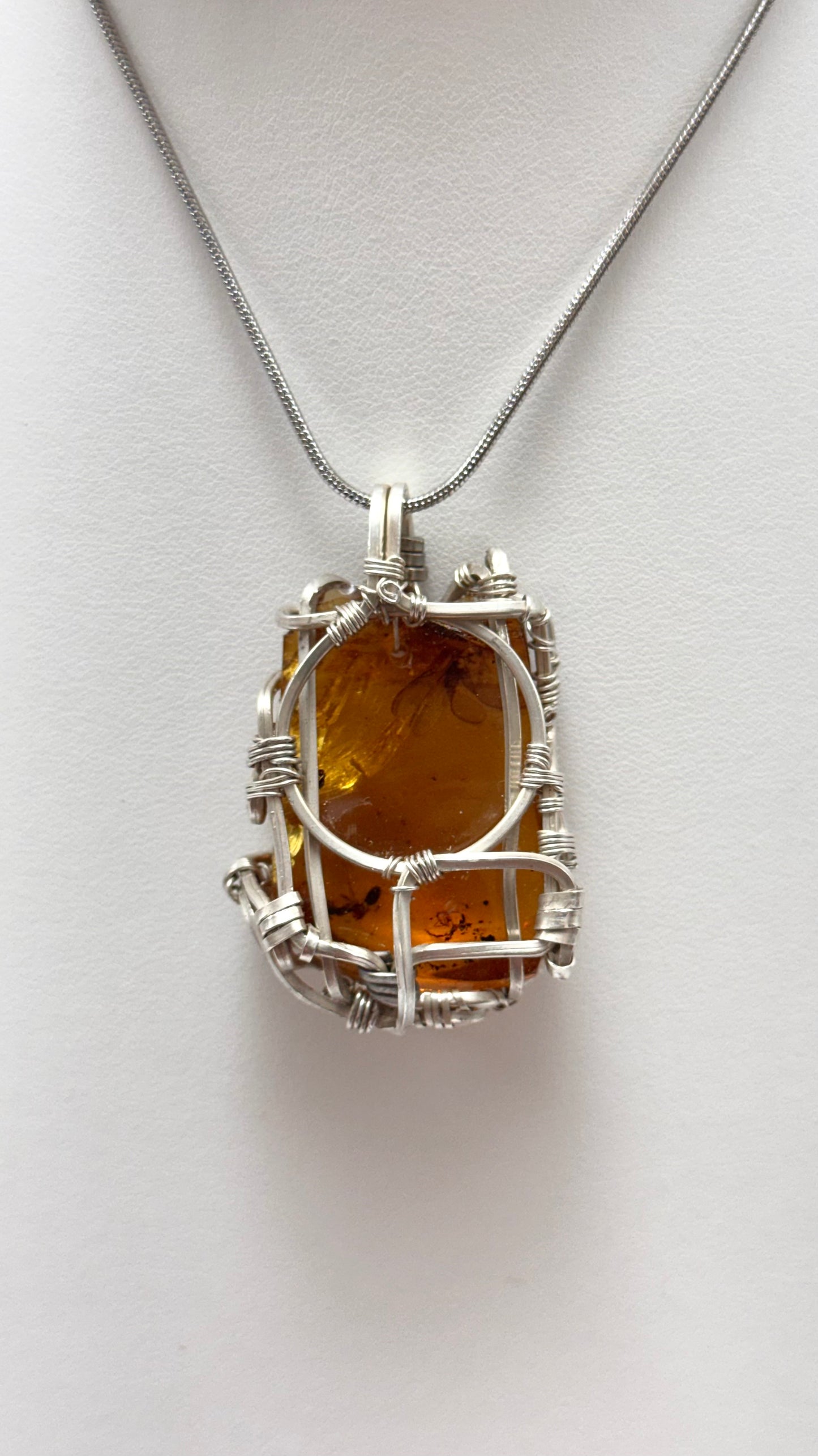 Ámbar con 3 Insectos. Plata wire wrap
