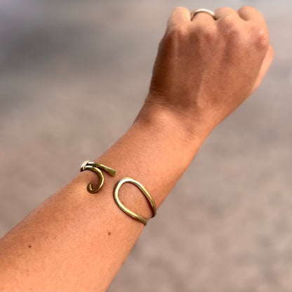 Pulseras de latón ajustables
