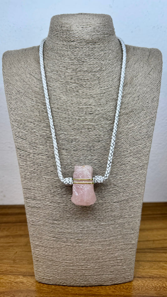 Collar de Cuarzo Rosa en bruto