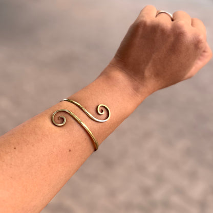 Pulseras de latón ajustables