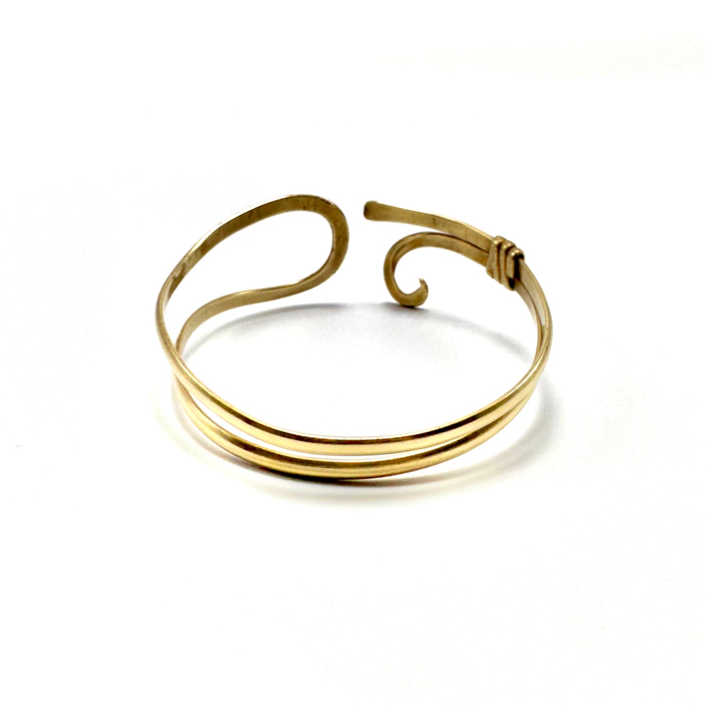 Pulseras de latón ajustables