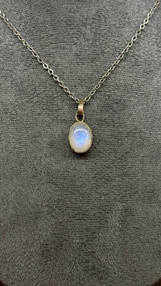 Colgante de piedra luna en plata 950