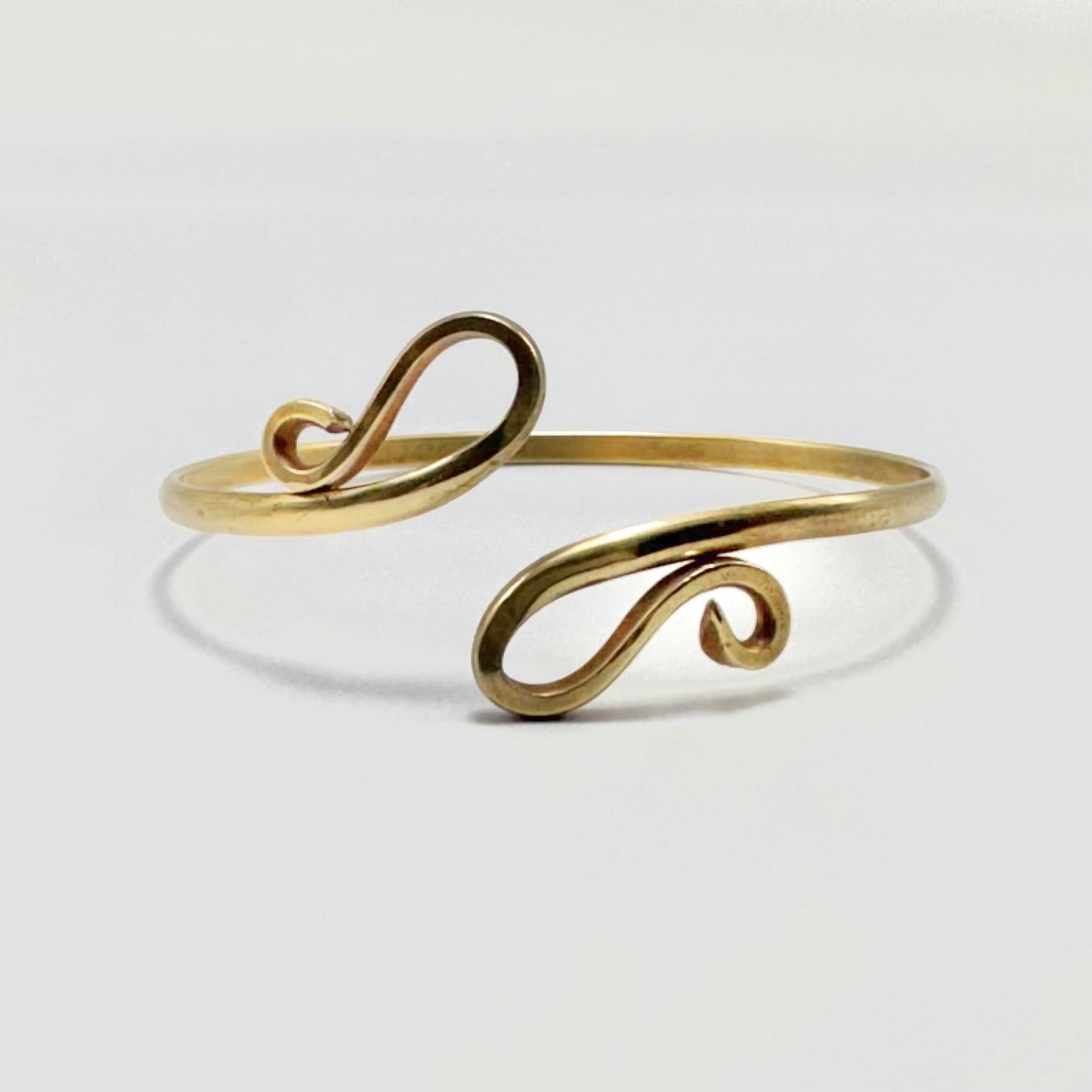 Pulseras de latón ajustables