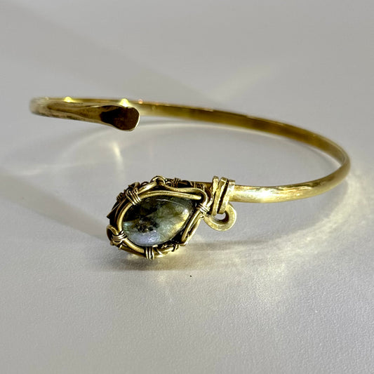 Pulsera de Labradorita en latón