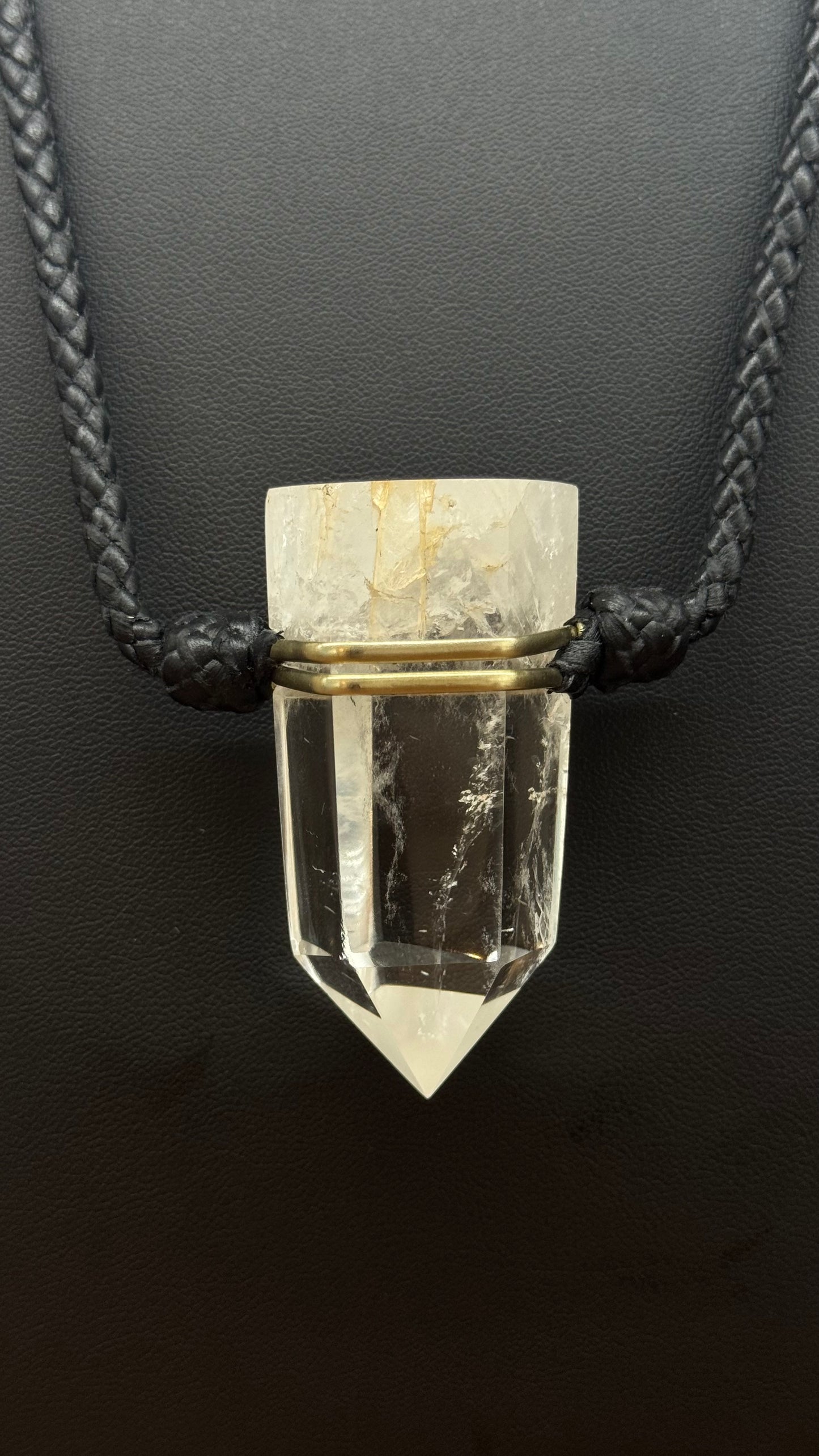 Collar de Cuarzo cristalino con cuero