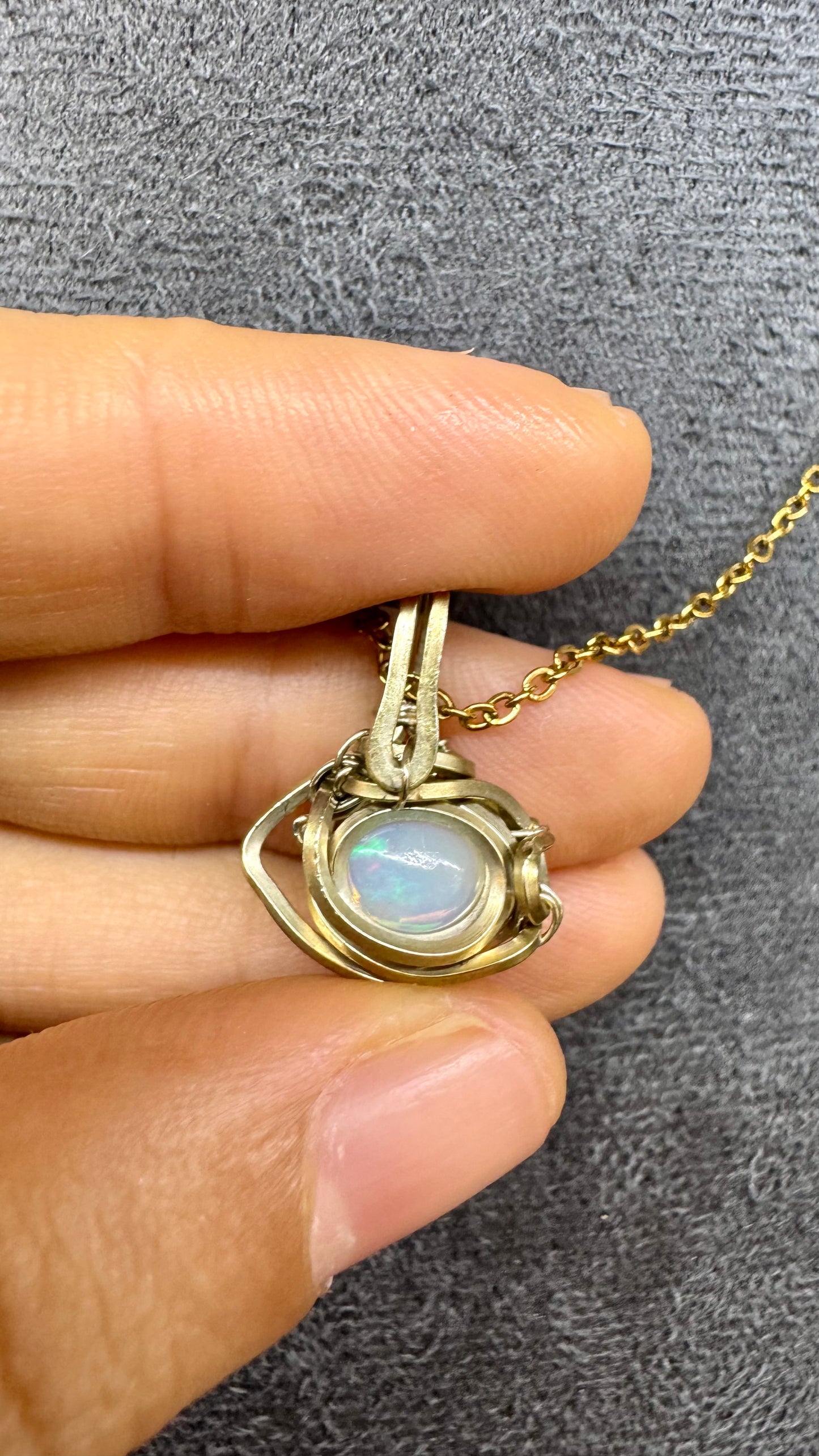 Colgante de ópalo etíope en alpaca