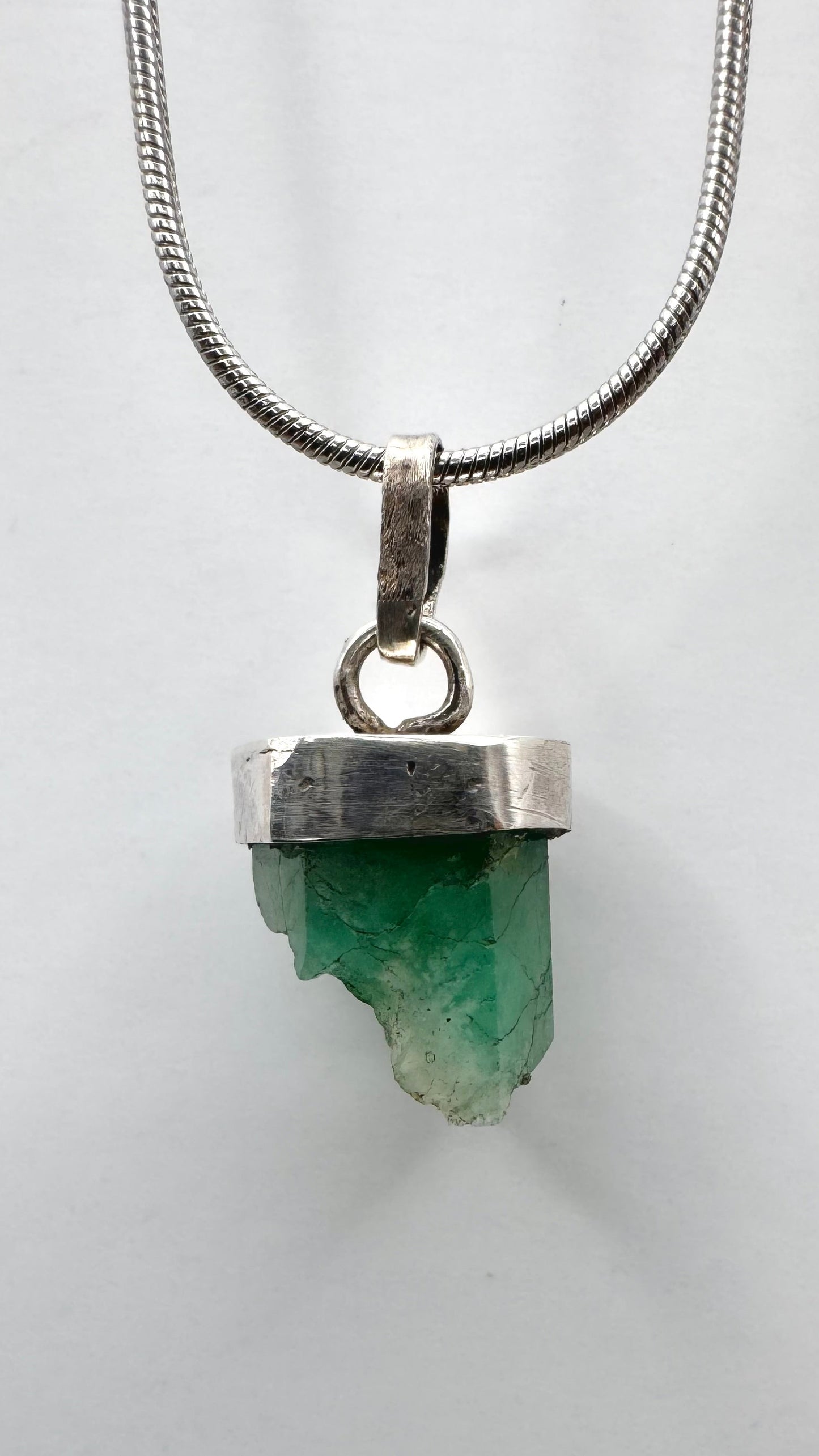 Ciondolo in smeraldo colombiano su argento 950