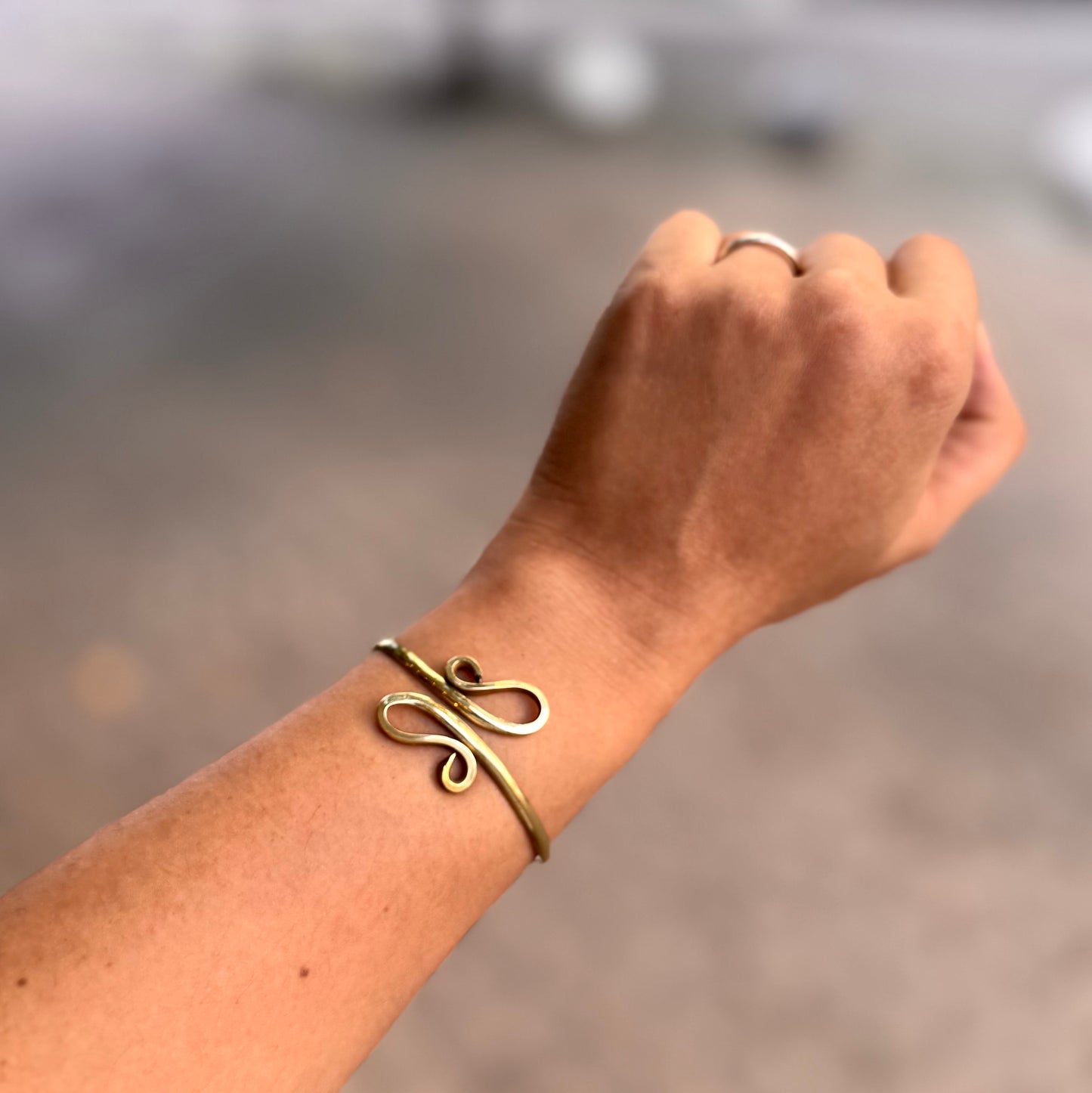 Pulseras de latón ajustables