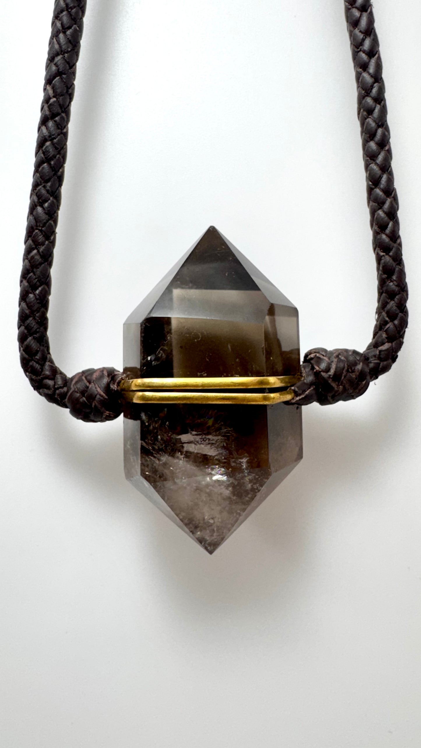 Collar de Cuarzo Ahumado con trenza de cuero