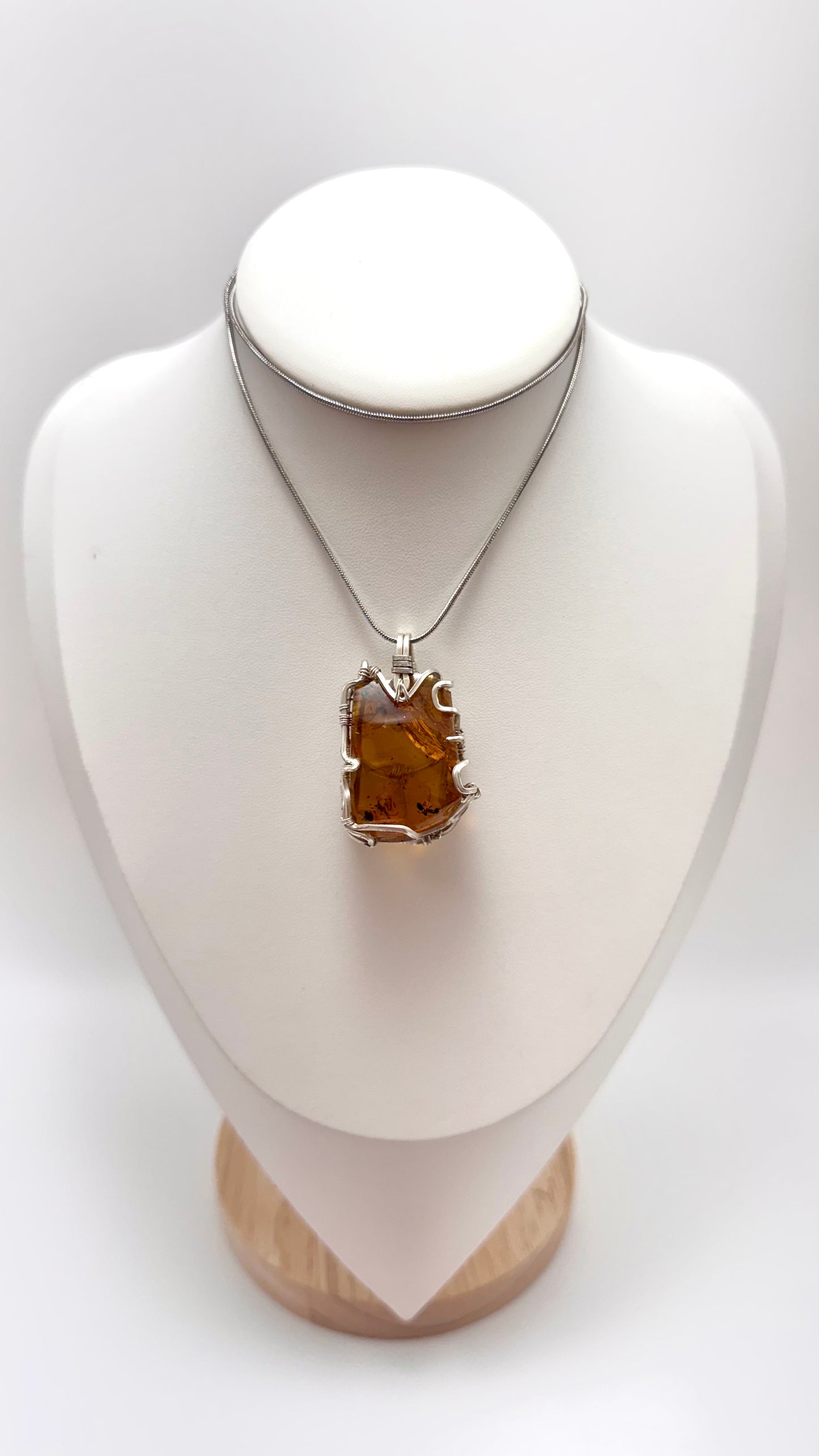 Ámbar con 3 Insectos. Plata wire wrap